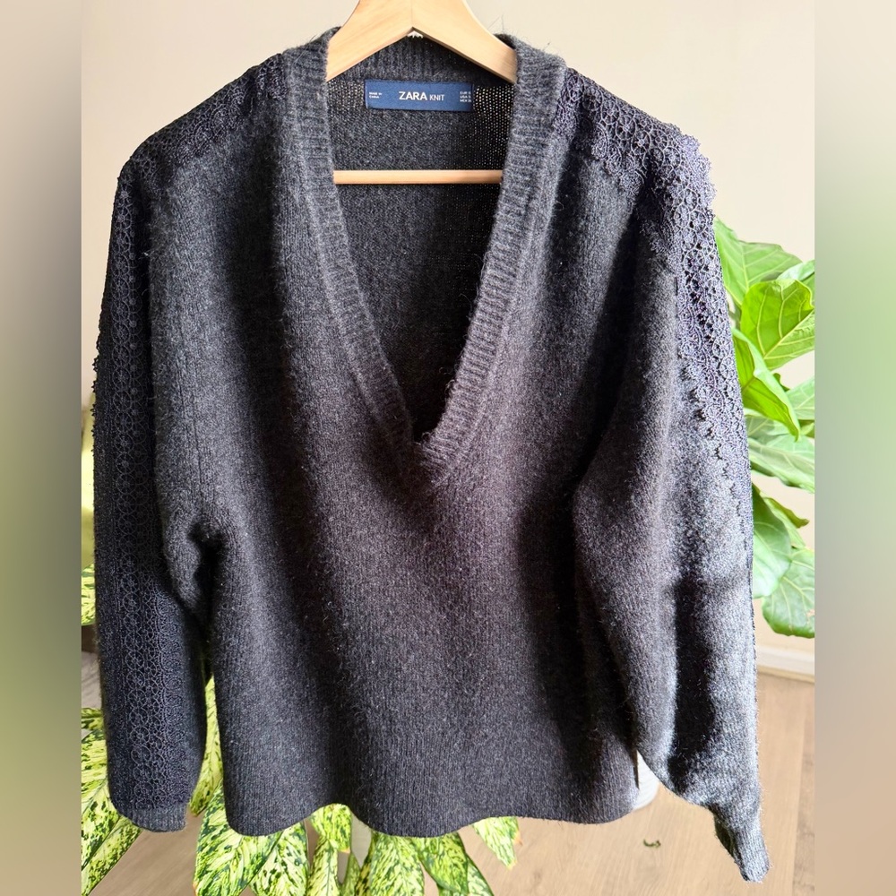 Zara Sweater with Lace Detail sleeves Size S